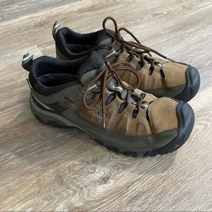 Keen Targhee III waterproof hiking shoe size 9.5